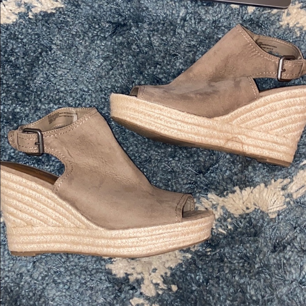 NWOT tan suede wedges!